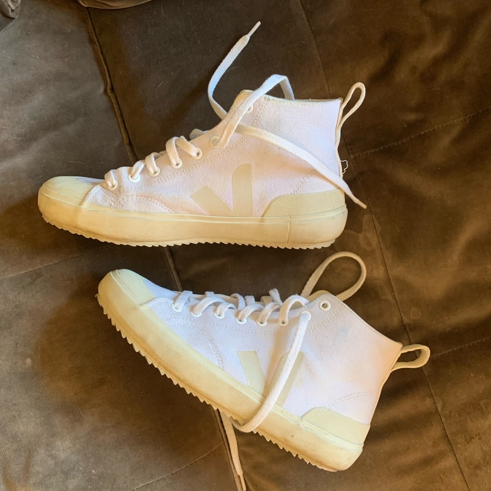 Veja Nova High Top Sneaker - Cream